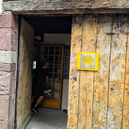 De La Porte Jacques: A For Pilgrims Hostal *